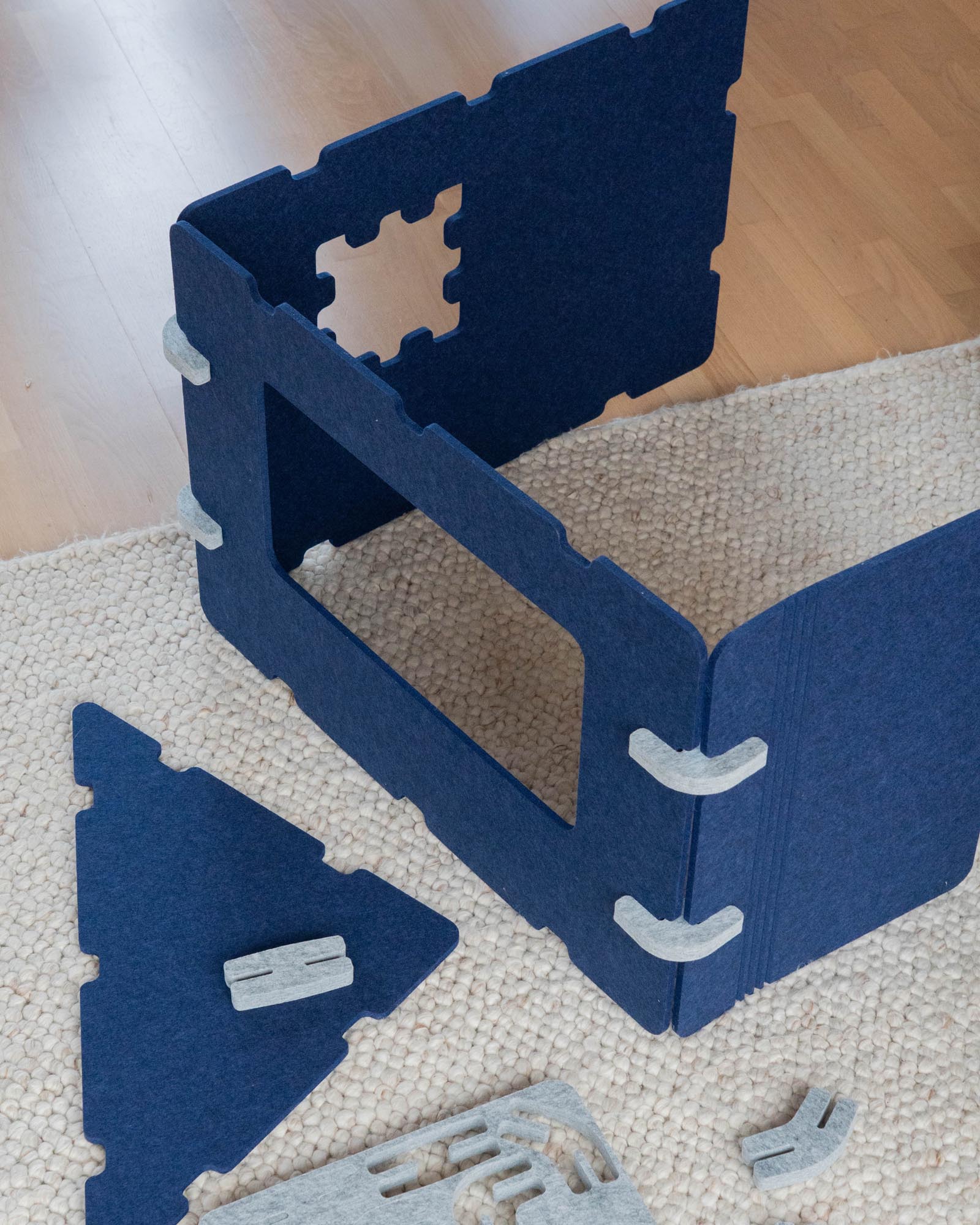 Detailansicht Aufbau Schritt 4: Fertige Verbindung. Das weiche Stecksystem ist sicher und stabil.